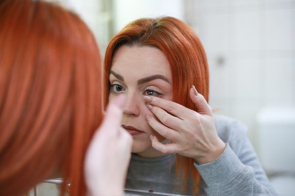 Lentilles bleues optiques : un regard azuré captivant